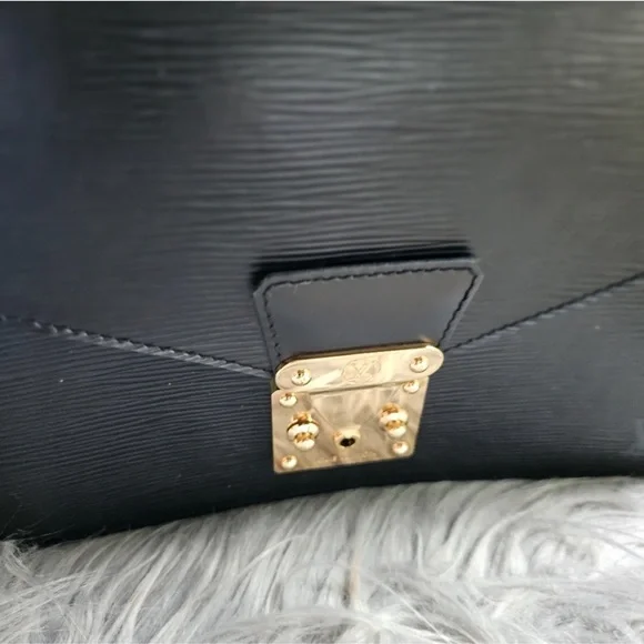 Authentic Louis Vuitton Epi Concorde Handbag - Picture 3 of 13